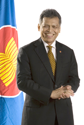 （PHOTO）DR SURIN PITSUWAN